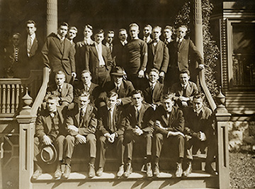 Photograph of Phi Delta Theta brothers in front of their fraternity house